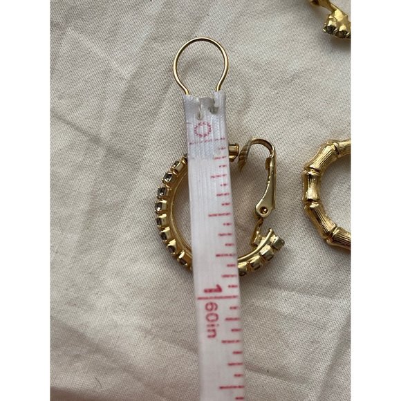 Vintage Gold Tone Rhinestone Lined & Gold Tone Ribbed Sectioned Clip-on Earrings - Picture 8 of 12